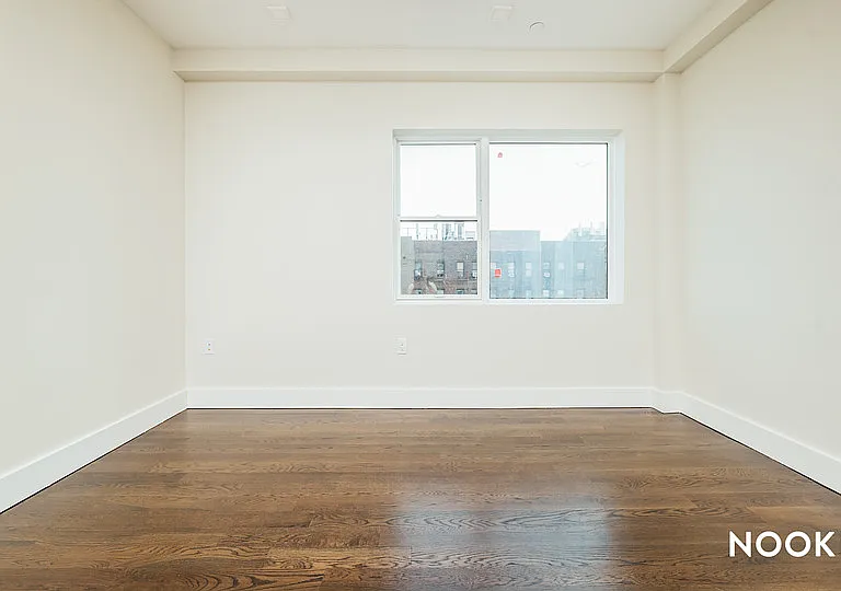 486 E 28th St #301 — Photo 7