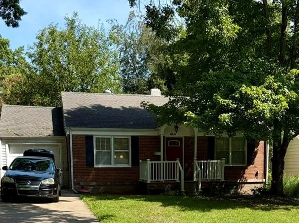 114 W Pocahontas Ln, Kansas City, MO 64114