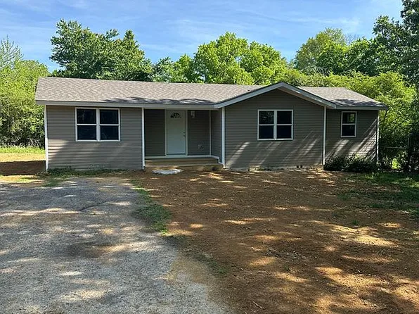 499 Growden Ln, Tullahoma, TN 37388