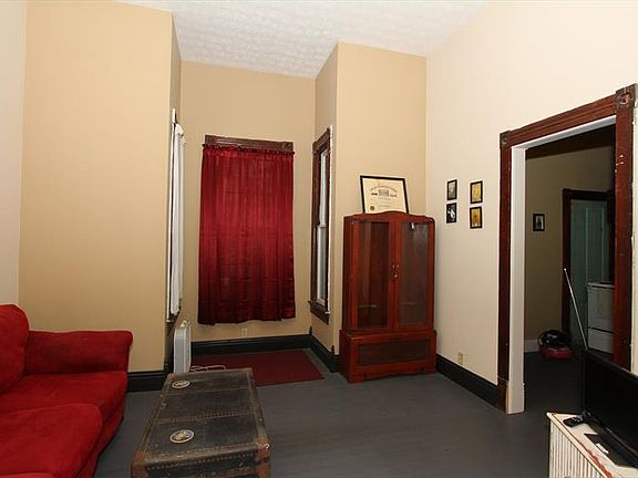 3rd image of 214 E Warren St
