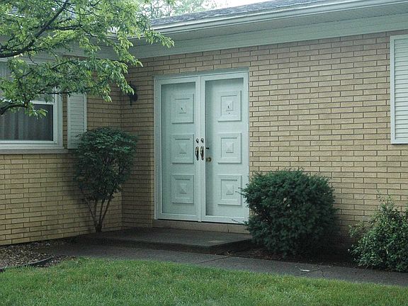 2nd image of 1702 Provincial Dr