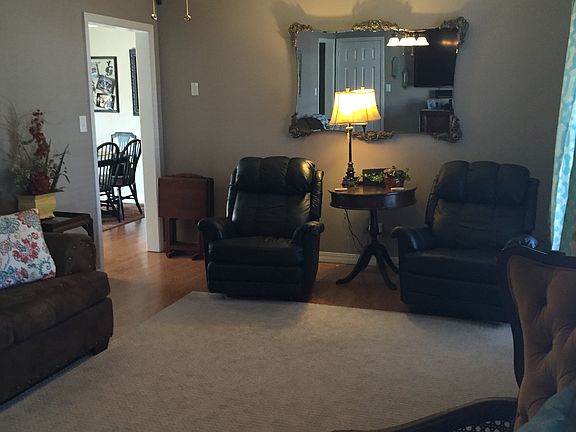 4th image of 610 Lark Ln