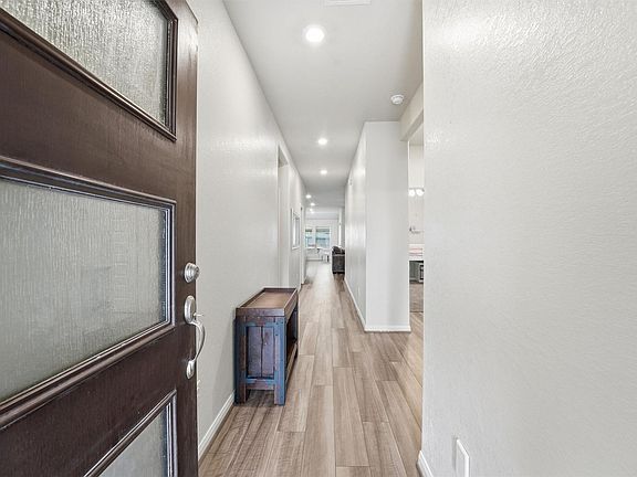 4th image of 931 Modesto Dr