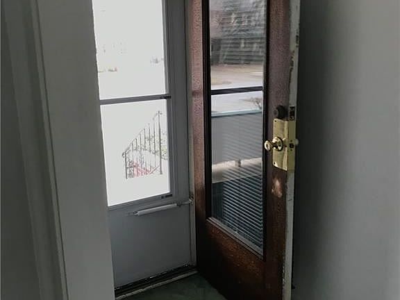 2nd image of 2067 Carabel Ave