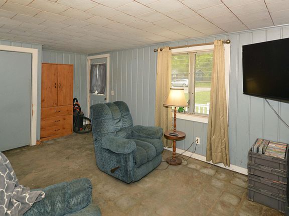 4th image of 1923 Pleasant Dr