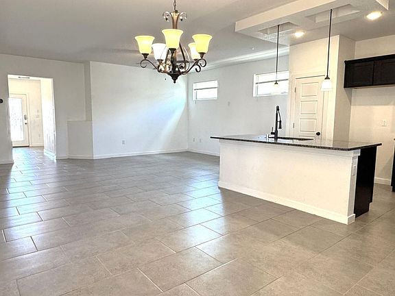 2nd image of 13921 Lago Vista Ave