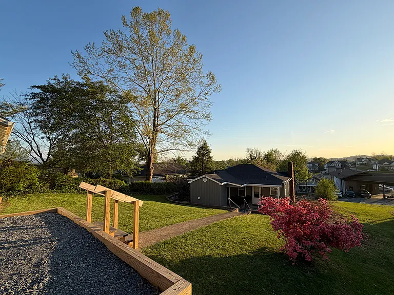 1005 Virginia Ave — Photo 3