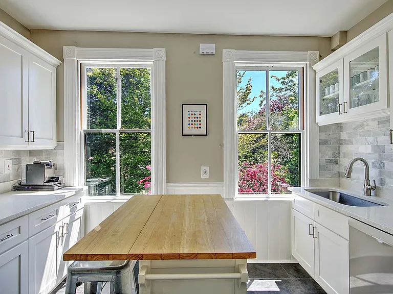 240 Brown St #2 — Photo 10