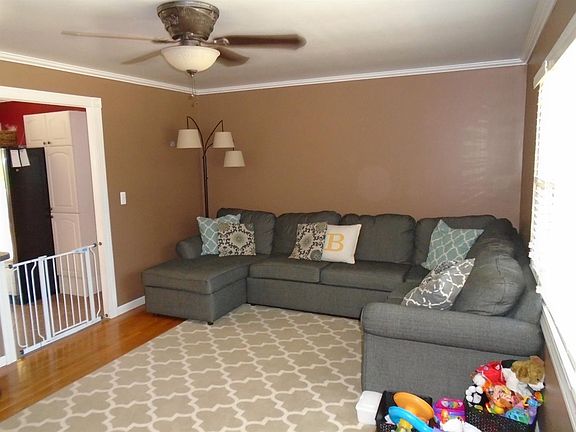 3rd image of 8231 Sandalwood Dr