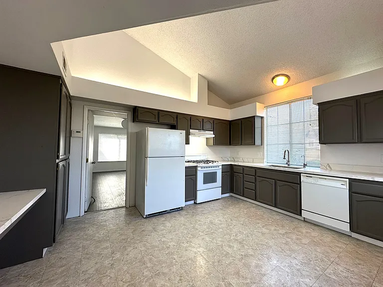 528 Fuchsia Dr — Photo 6