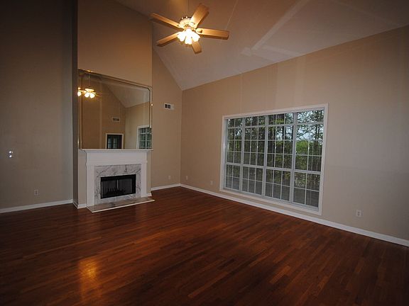 2nd image of 115 Ashland Grv