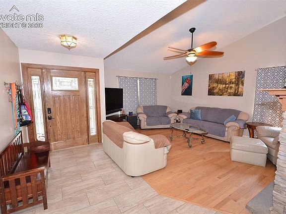 4th image of 647 Red Cliff Rd