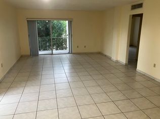 6886 N Kendall Dr, Miami, FL 33156