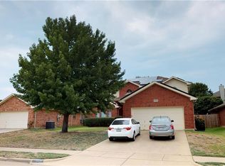 2910 Hollow Oak Dr, Grand Prairie, TX 75052