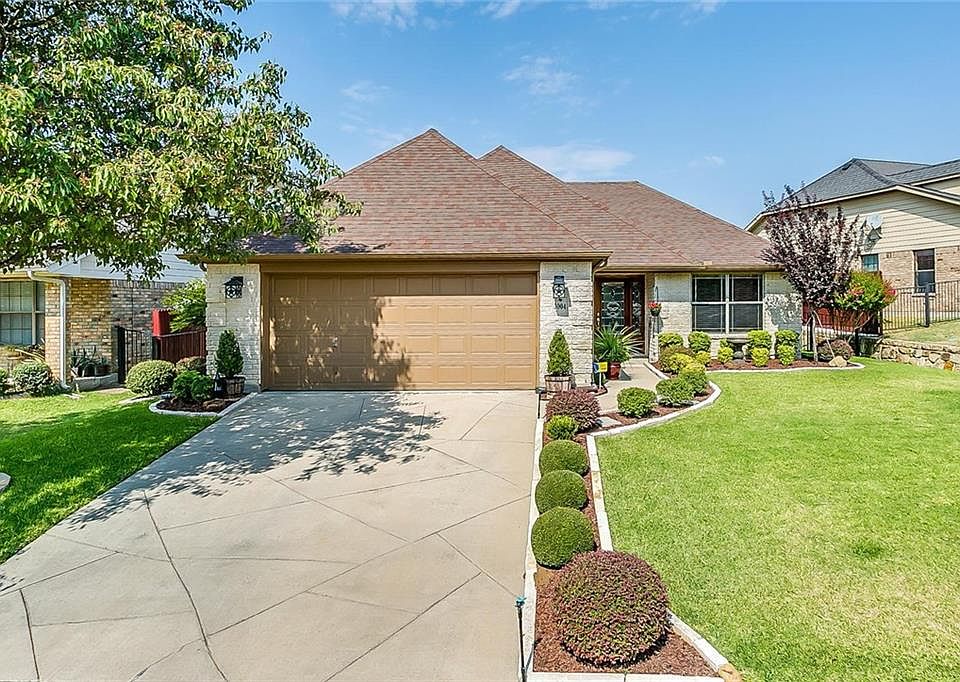 1st image of 3004 Shoreline Dr