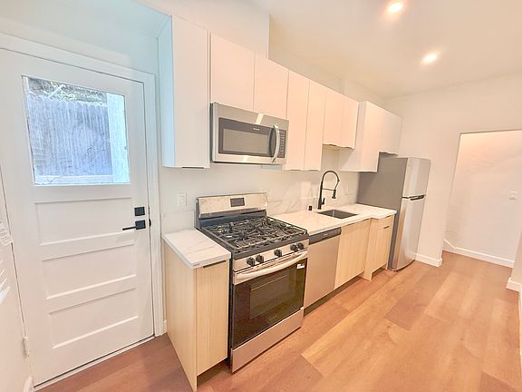 4th image of 1637 Micheltorena St Unit 1/2