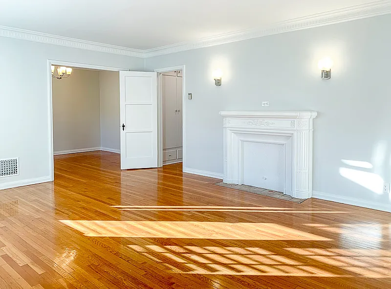 Renovated Upper 1 Bed / 1 Bath with Character + Garage Parking Prime K-Town — Photo 2