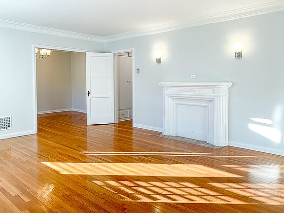 2nd image of 452 S New Hampshire Ave APT 3