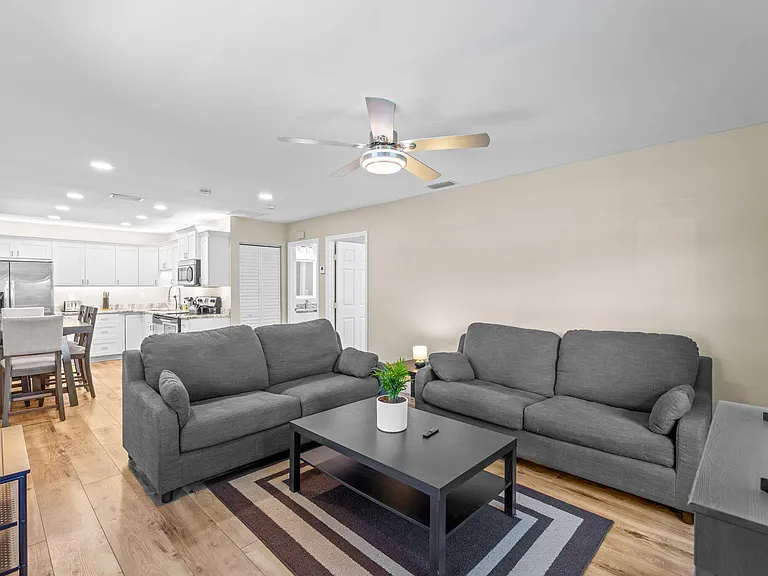 13155 Southfields Rd — Photo 54