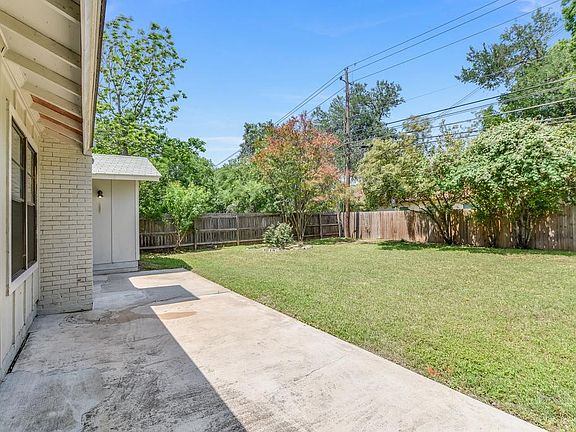 3rd image of 2608 Lazy Oaks Dr
