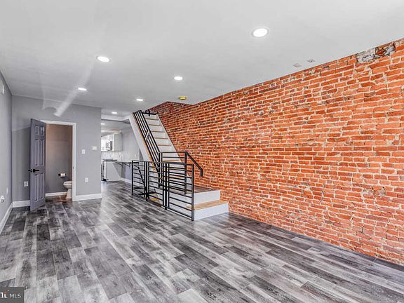 5th image of 2029 E Cumberland St