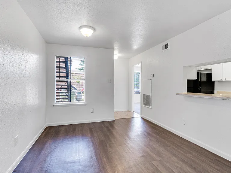 Villa Nueva Apartments — Photo 63