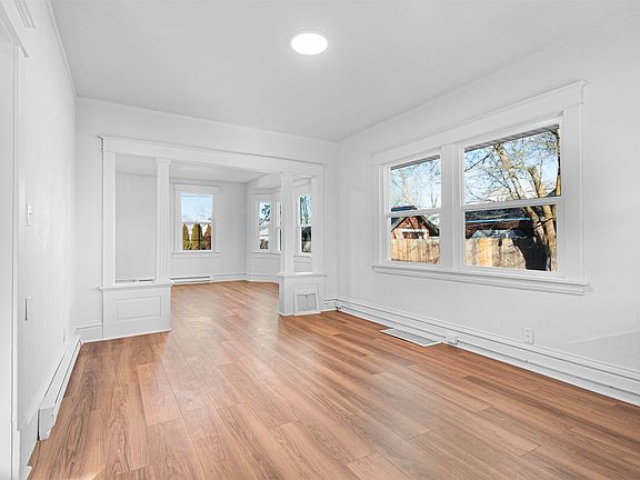 3rd image of 2711 E Everett Ave