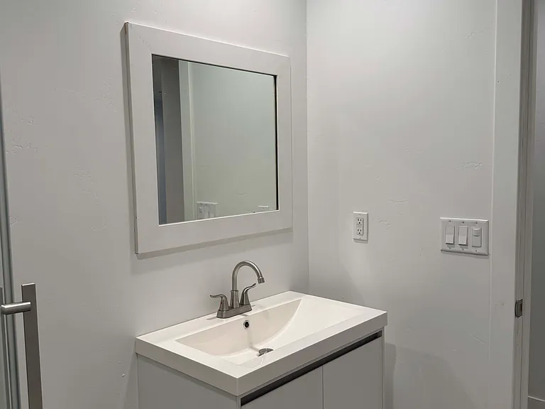 425 5th St #3 — Photo 8