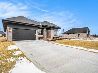 13885 Quail View Dr, Washington, MI 48094