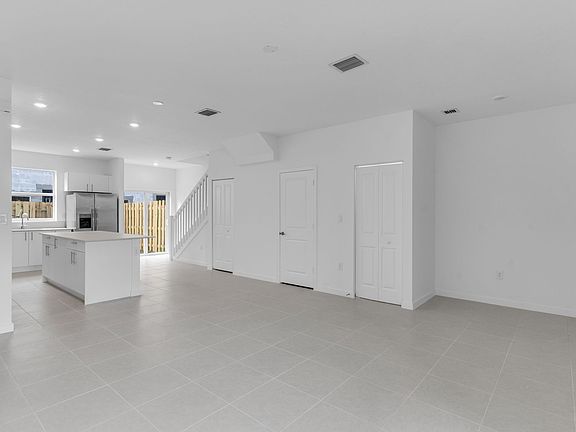 4th image of 1081 SE 3rd St #1081