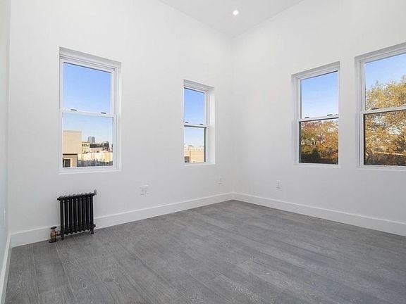 3rd image of 206 Nassau Ave #3L