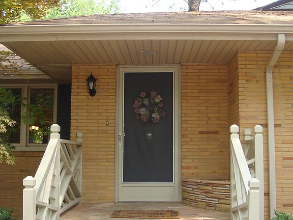 4th image of 5600 Lakewood Dr