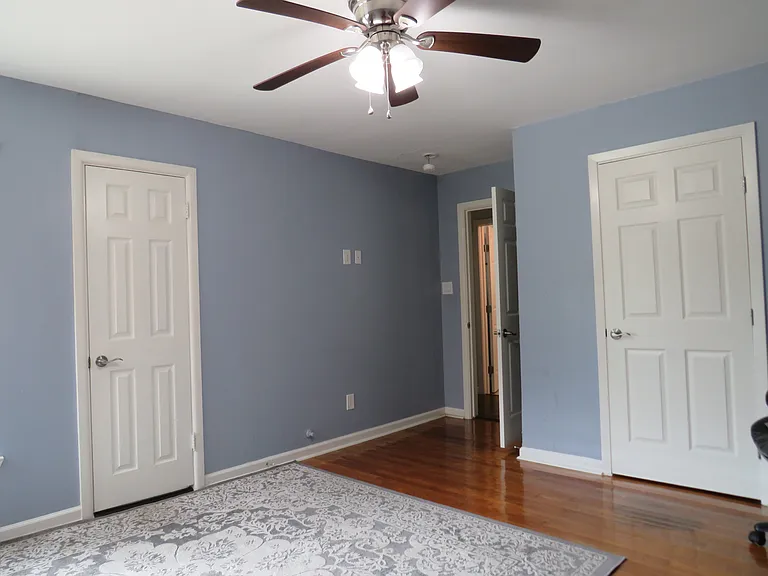1026 Thomas St — Photo 16