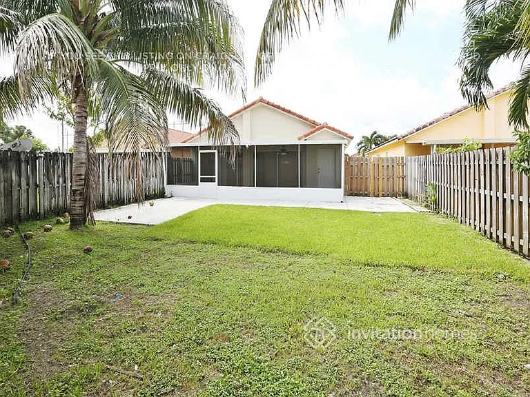 7651 NW 168th Ter — Photo 14