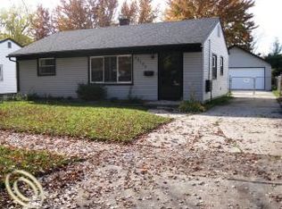 29145 Elmwood St, Roseville, MI 48066