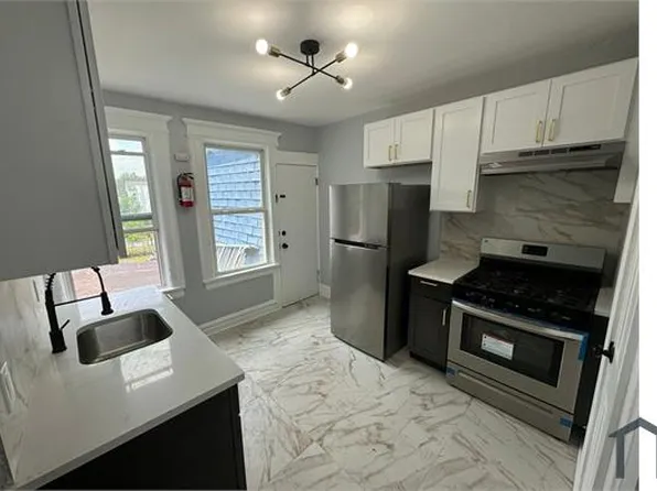 592 Irvine Turner Blvd #3, Newark, NJ 07112