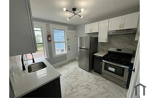 592 Irvine Turner Blvd #3 Photo 1