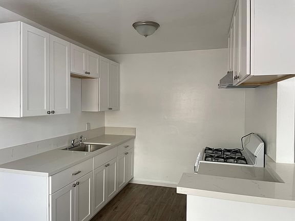 4th image of 8726 Owensmouth Ave APT 1