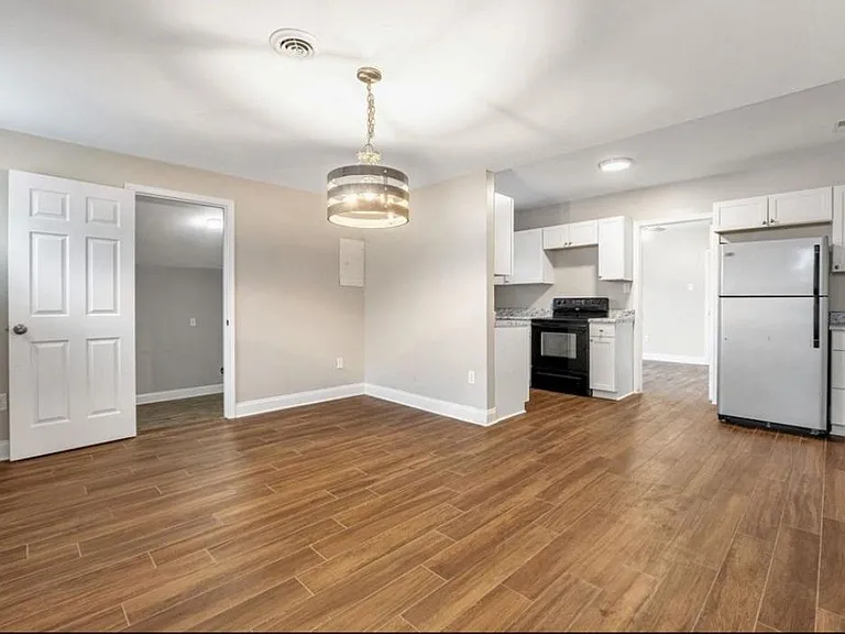 1302 Dogwood Dr — Photo 2