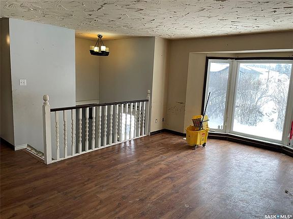 4th image of 137 1st STREET W