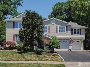 9 Paris Ave, Edison, NJ 08820