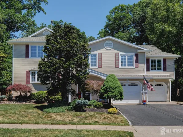 9 Paris Ave, Edison, NJ 08820