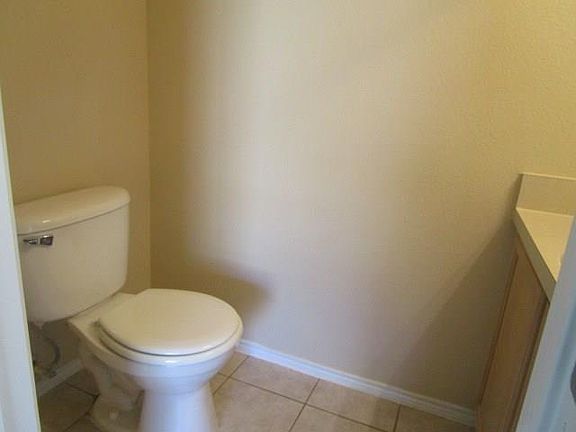 4th image of 818 Breanna Way