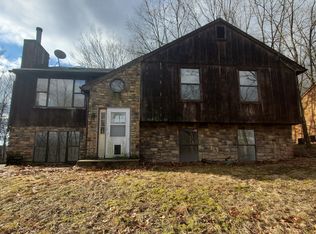 1220 Lakeview Dr, Cross Junction, VA 22625