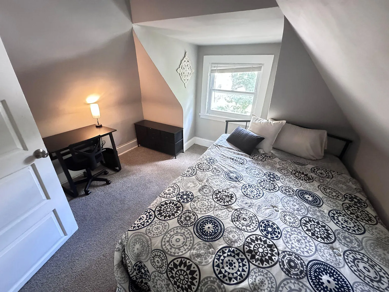 4 bed, 1.0 bath, 1695 sqft, $776 — Photo 3
