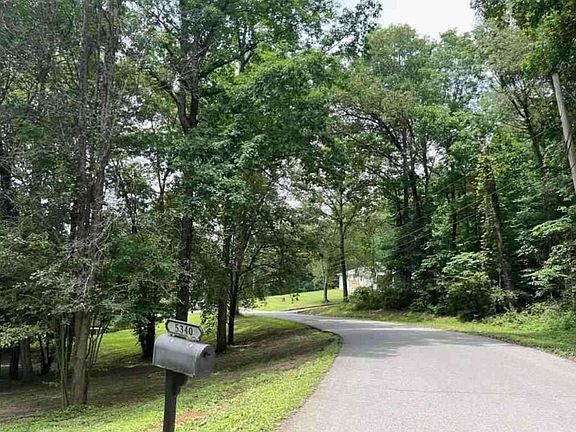 Exterior Neighborhood (street photo)