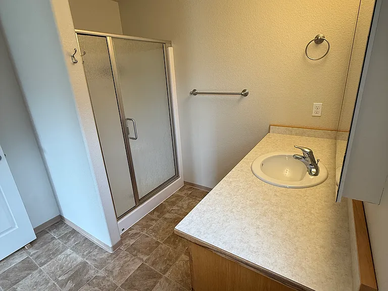 1079 Hilltop Dr — Photo 10