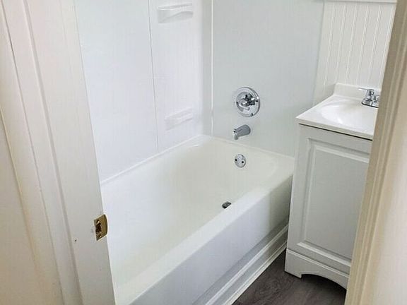 2nd image of 748 Minota Ave