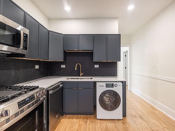 4th image of 2301 N Leavitt St APT 2F