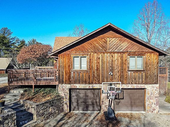 3rd image of 445 Johns Creek Ln